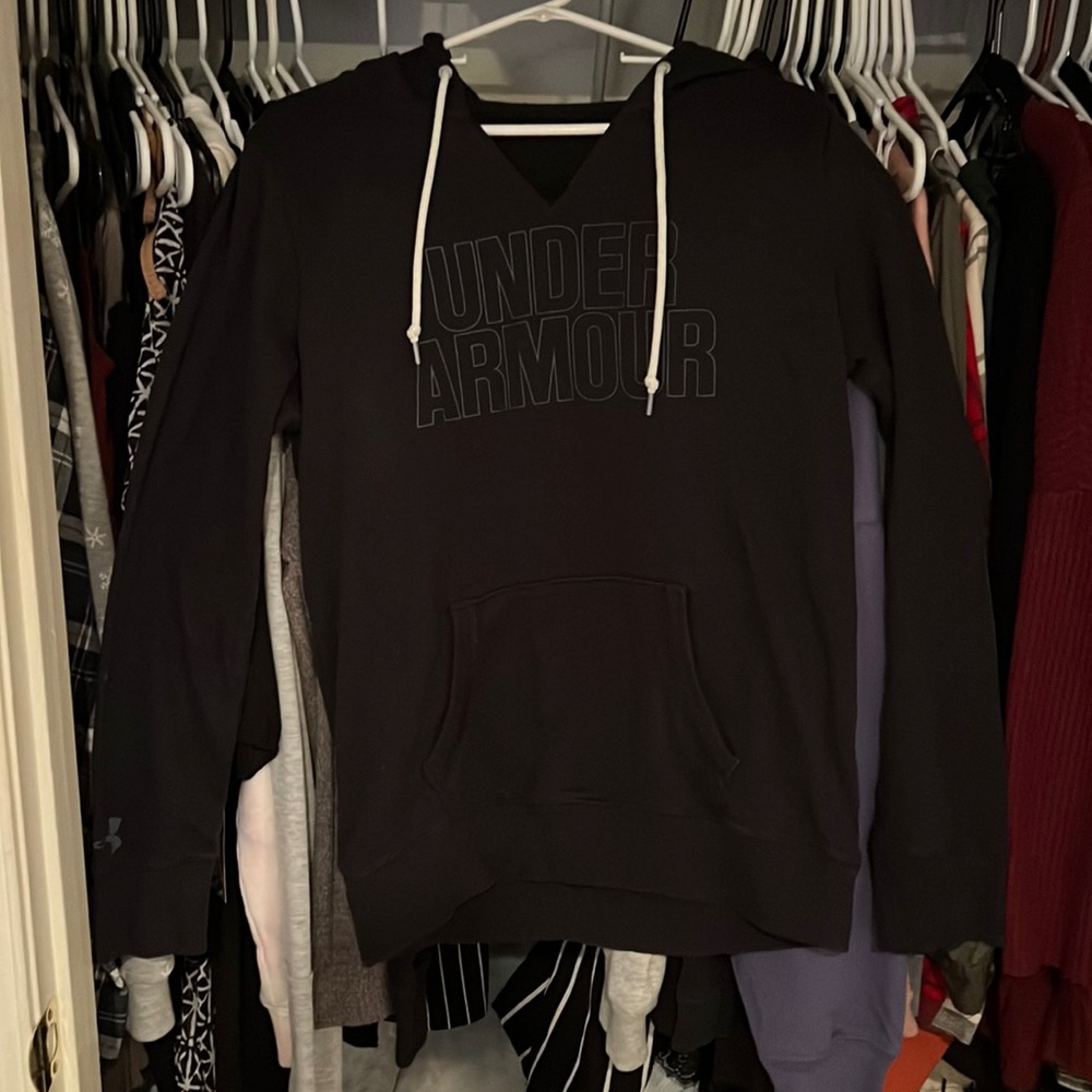 ▪️Under Armour Hoodie (Women’s M)